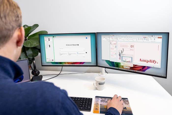 Beveiligingssoftware op twee schermen